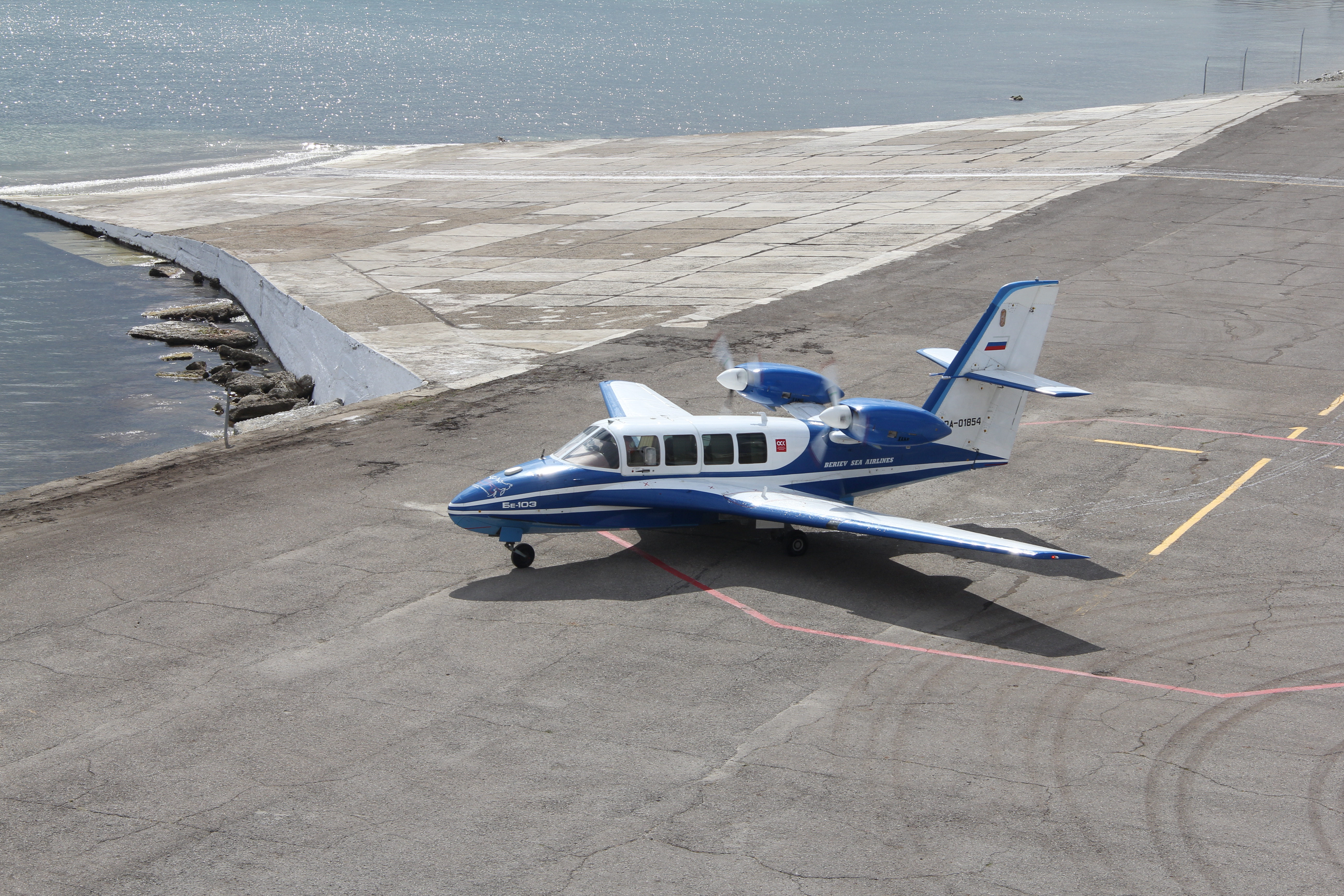 Лёгкий самолёт-амфибия Бе-103.